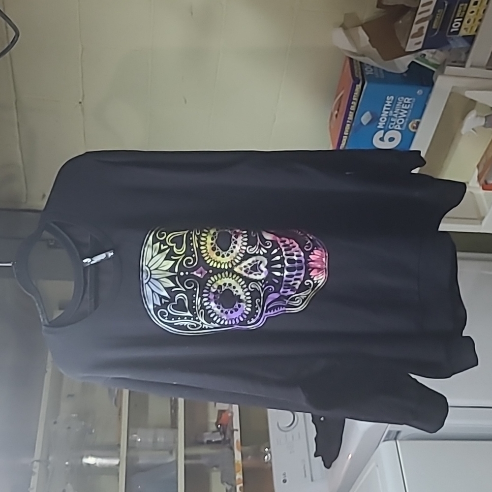 Torrid skeleton head colorful sweatshirt  size 5 &4 very soft and comfortable